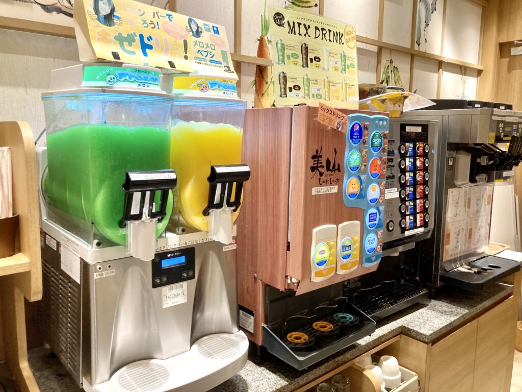 ジョイナステラス二俣川にある「しゃぶしゃぶ美山」のドリンクバーの写真