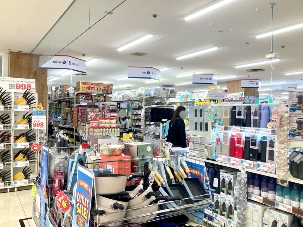 トライアル西友二俣川の日用品コーナー