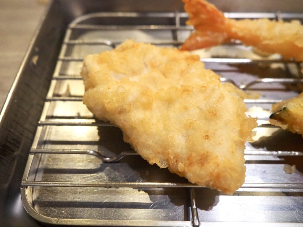 ジョイナステラス二俣川にある「博多天ぷらたかお」の平日限定ランチ定食の天ぷら