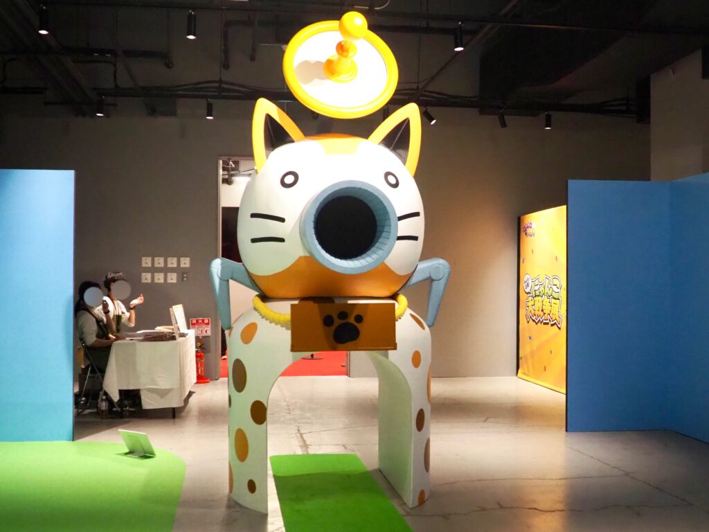 横浜で開催中の「にゃんこ大戦争展」のにゃんこ城の写真