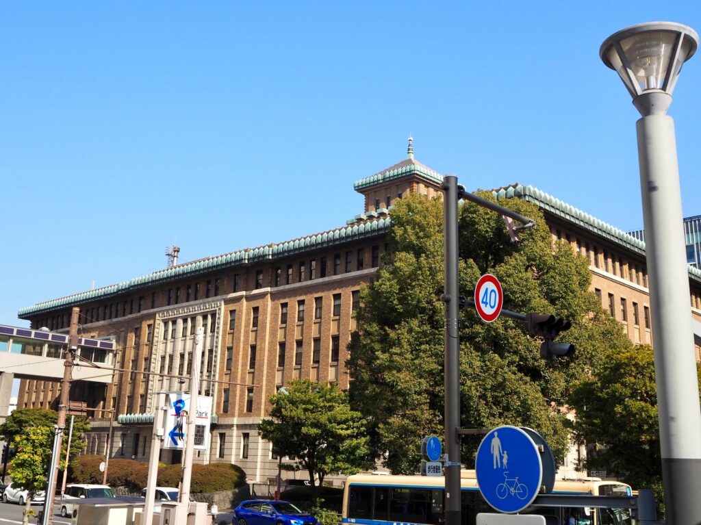 スカイダック横浜から見える神奈川県庁（キング）の様子｜みなとみらい