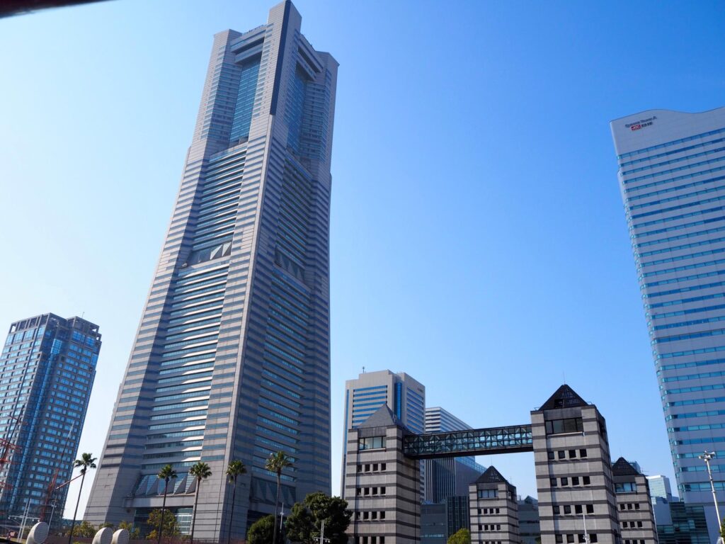 スカイダック横浜から見えるランドマークタワーの様子｜みなとみらい