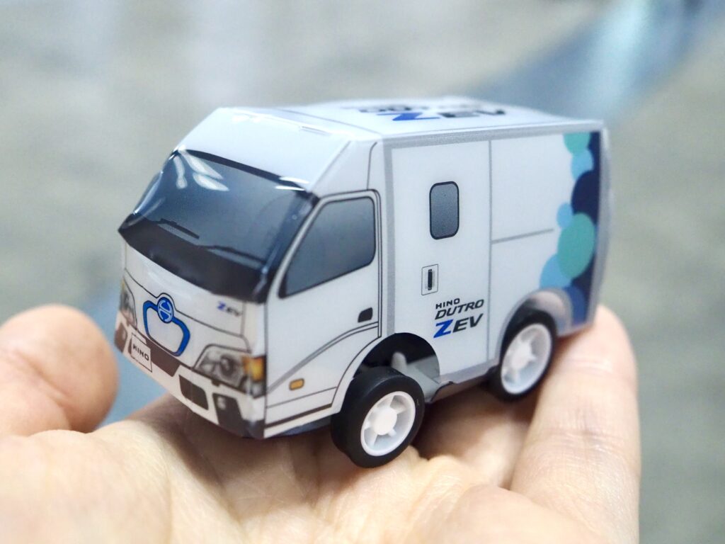 日野ブースで作れるプルバック式トラックおもちゃ