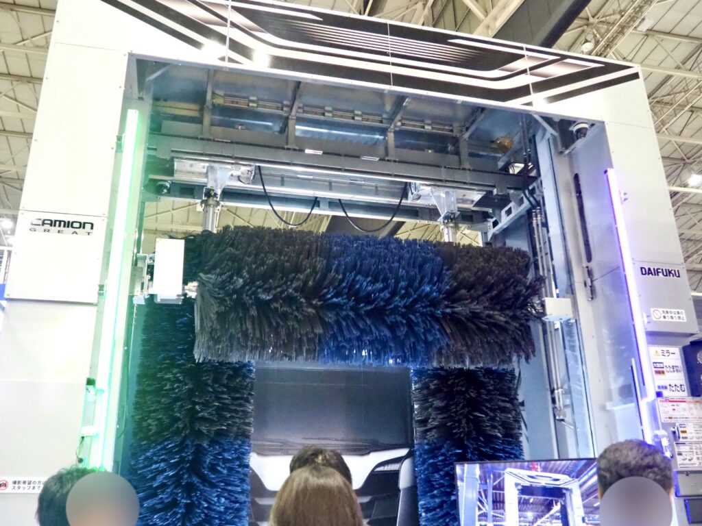 大型車向け洗車機メーカーの展示ブース