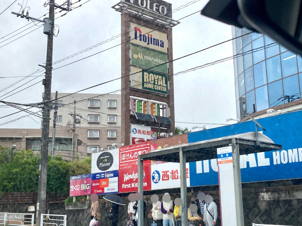 四季の森フォレオの外観（西松屋の看板がかかっている様子）