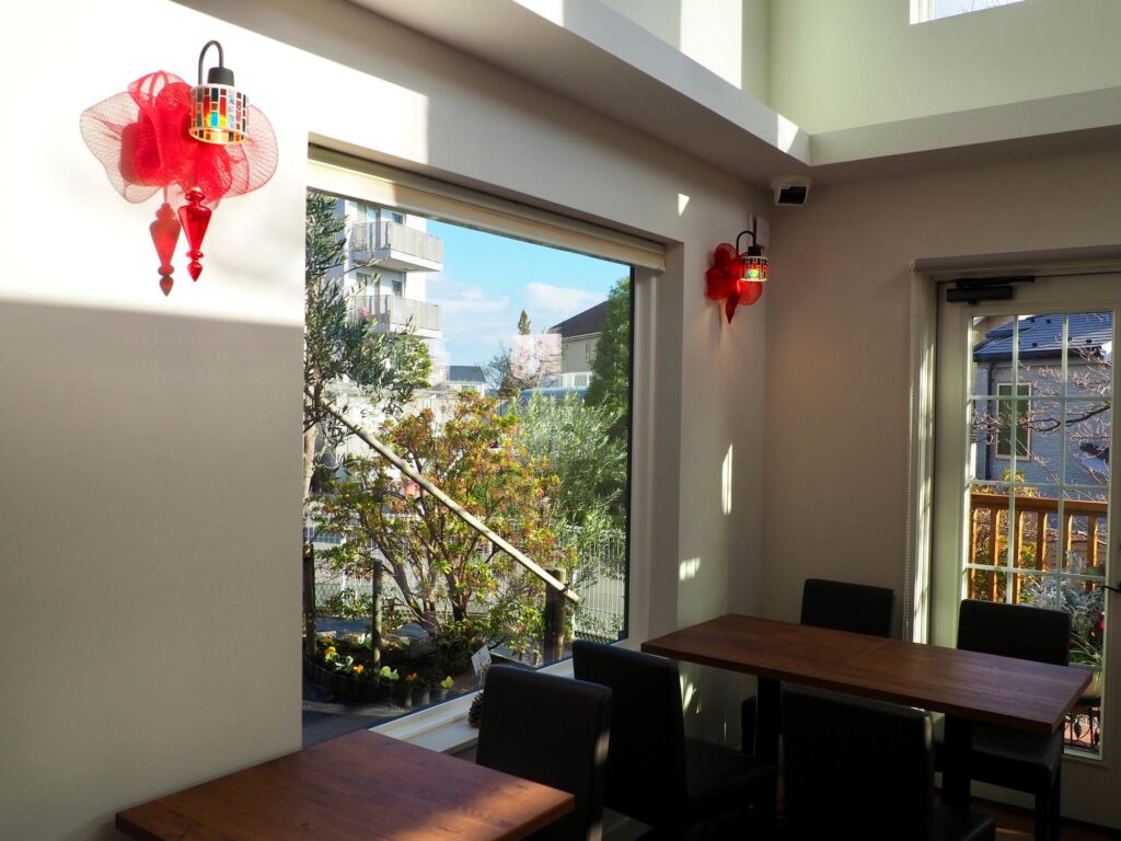 横浜・二俣川のカフェG’cafe（ジーカフェ）のテーブル席