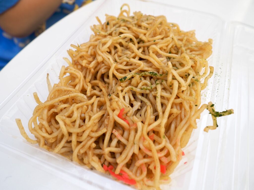 パシフィコ横浜のイベント会場で購入した焼きそば
