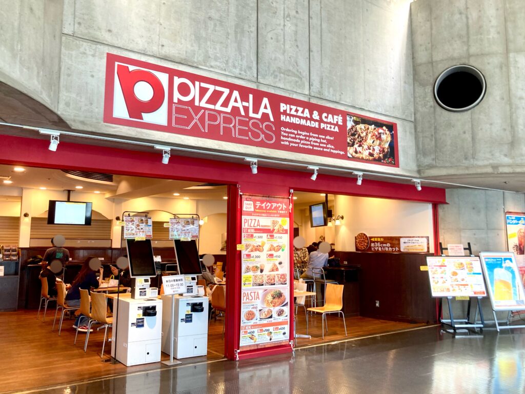 パシフィコ横浜展示ホール内のピザーラ