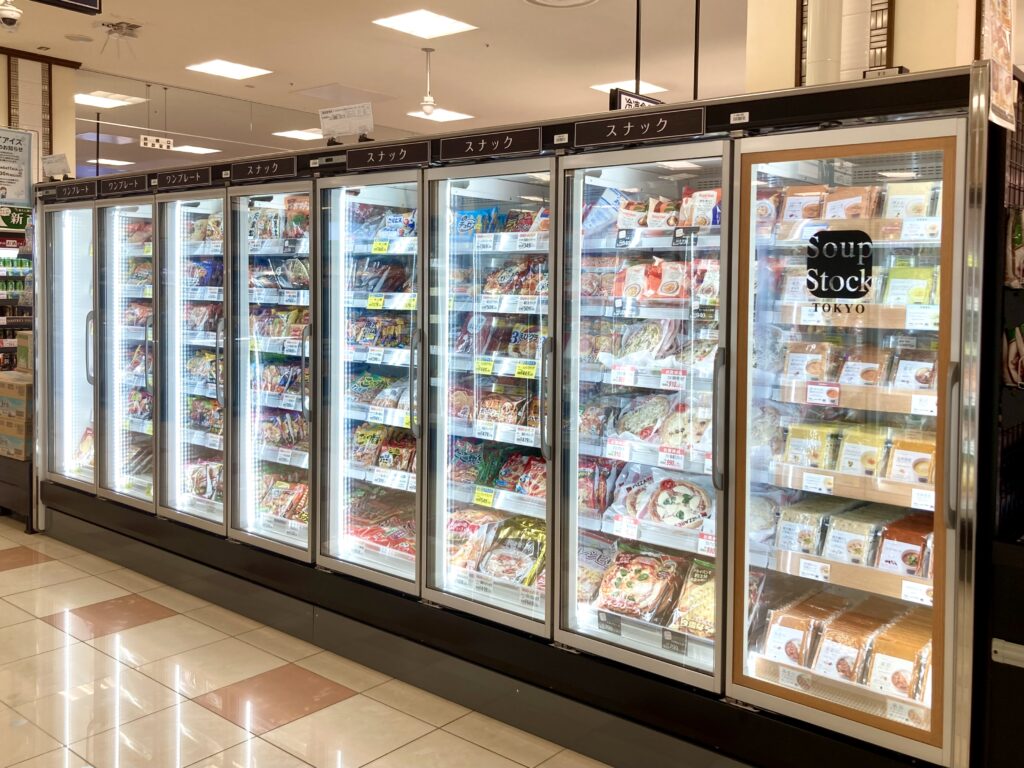 拡張されたそうてつローゼン鶴ヶ峰店の冷凍食品売り場