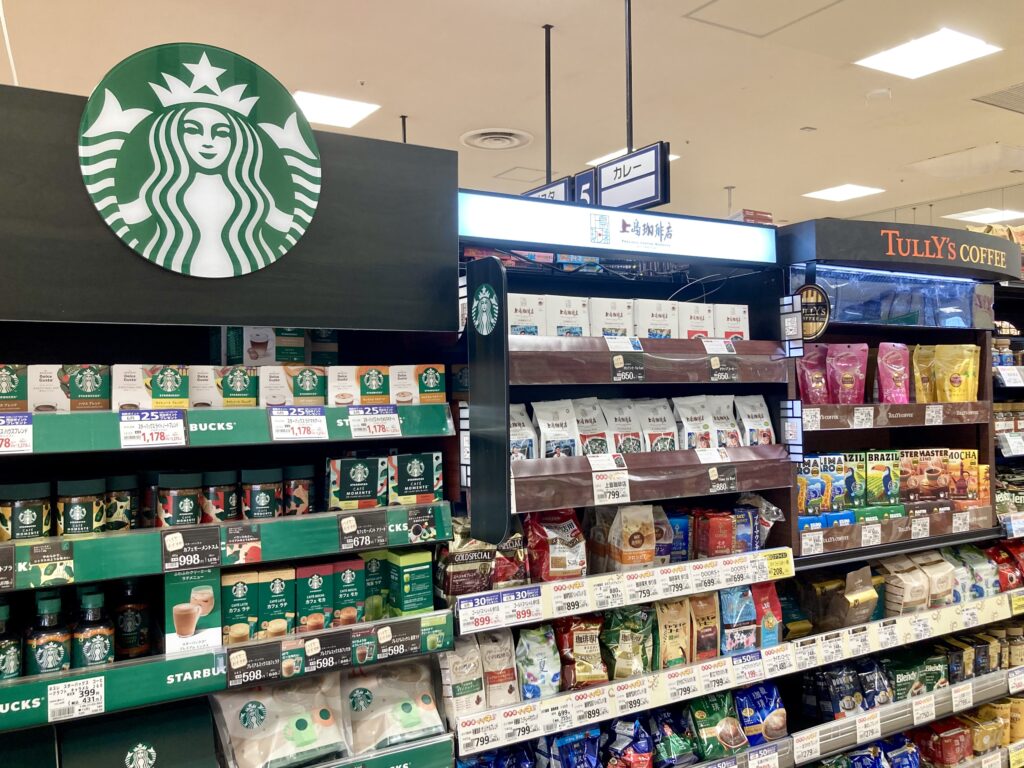 ブランドごとに並ぶそうてつローゼン鶴ヶ峰店のコーヒー売り場