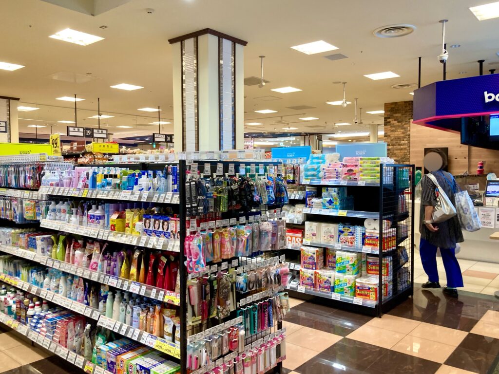 リニューアル後のそうてつローゼン鶴ヶ峰店日用品売り場