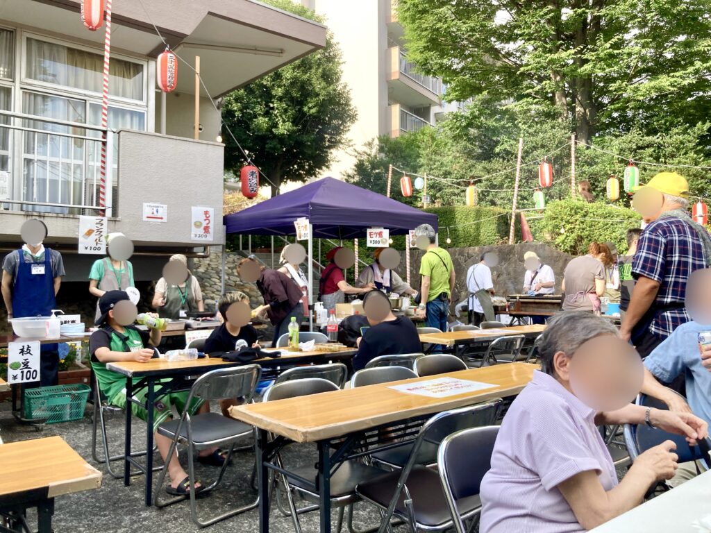 横浜市旭区の左近山祭りの会場の様子