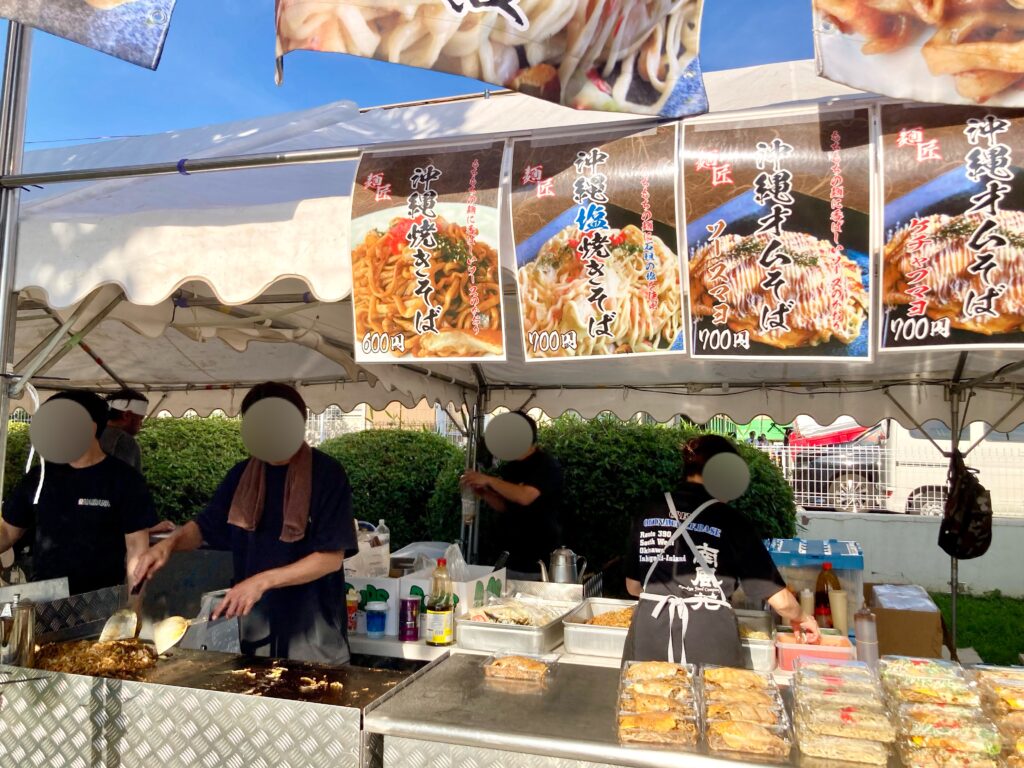 旭台中央公園夏祭りに並ぶ屋台の様子