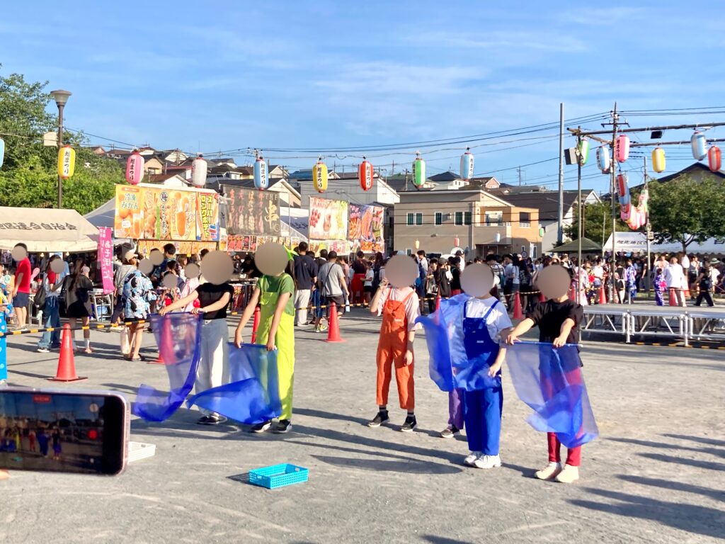 旭台中央公園夏祭りの会場全景とステージの様子