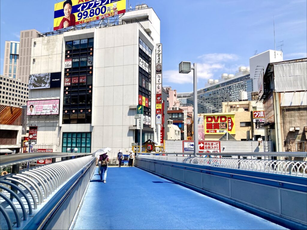 2026年9月30日で閉館する相鉄ムービルの橋の上の風景（2026年8月19日撮影）