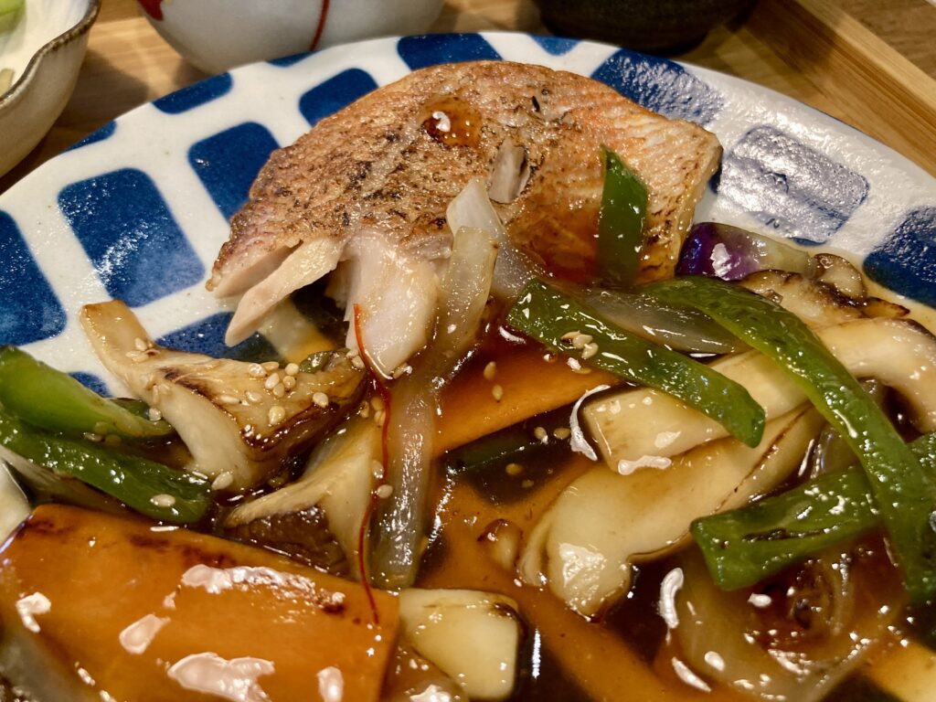 大和にあるご飯や「橙」のおかずの写真