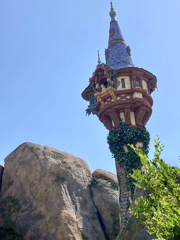 4歳児とディズニーシーに行った体験レポ（ラプンツェルの像）